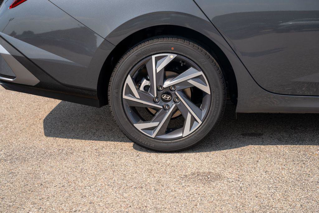 New 2025 Hyundai Elantra Sport image 9