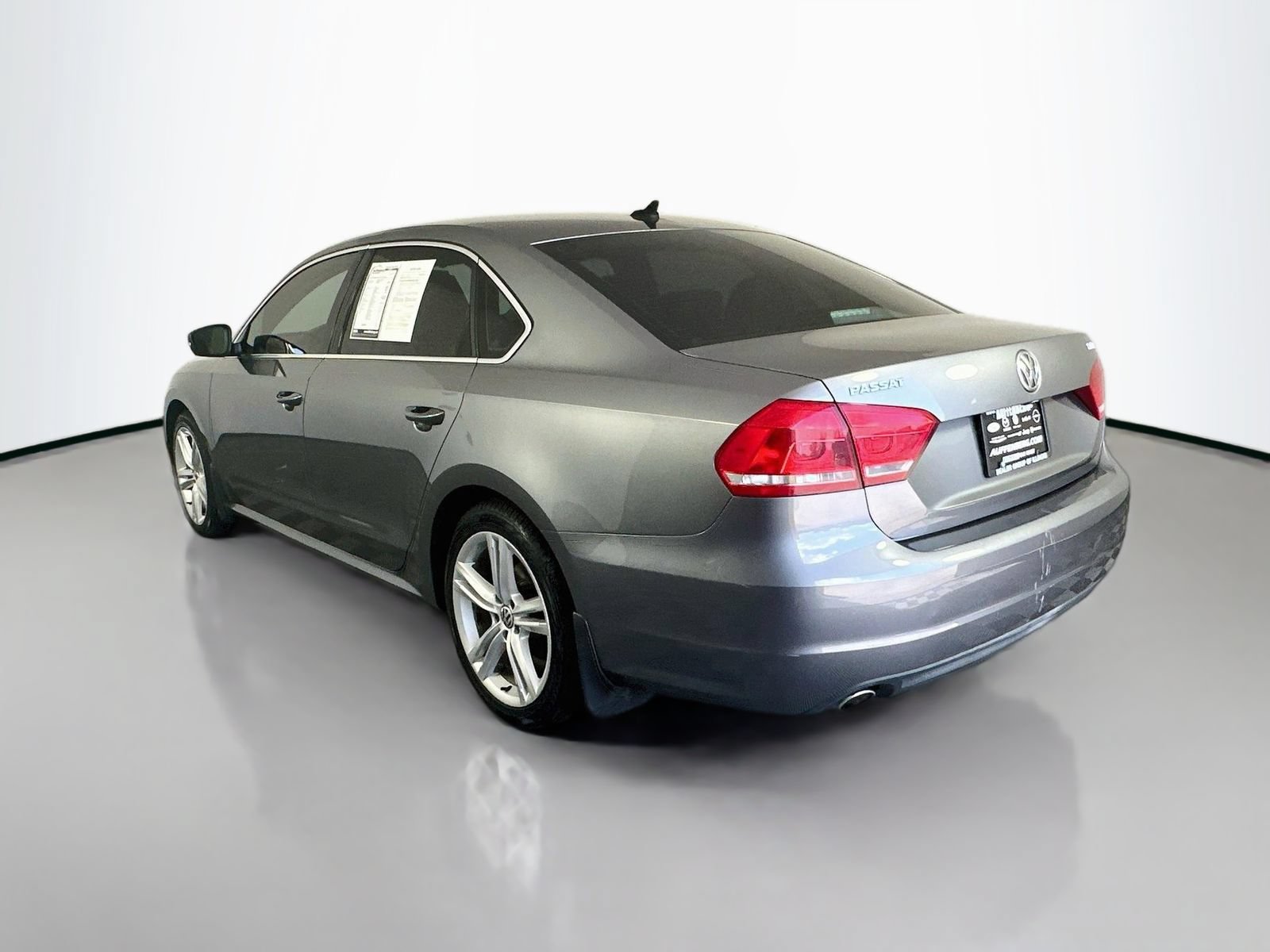 Used 2015 Volkswagen Passat TDI SE FWD image 5