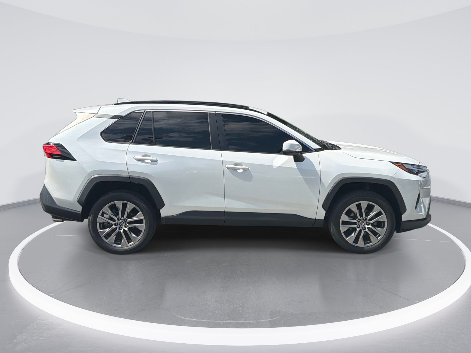 Used 2023 Toyota RAV4 XLE Premium FWD image 2