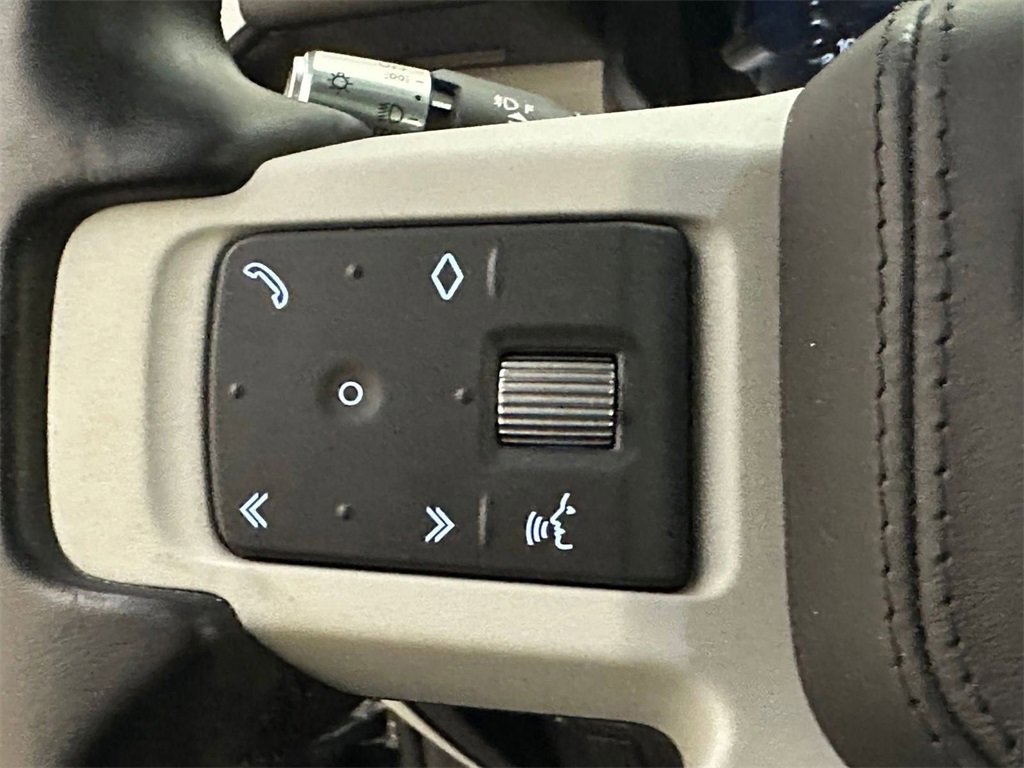 Used 2020 Land Rover Defender 110 First Edition image 20