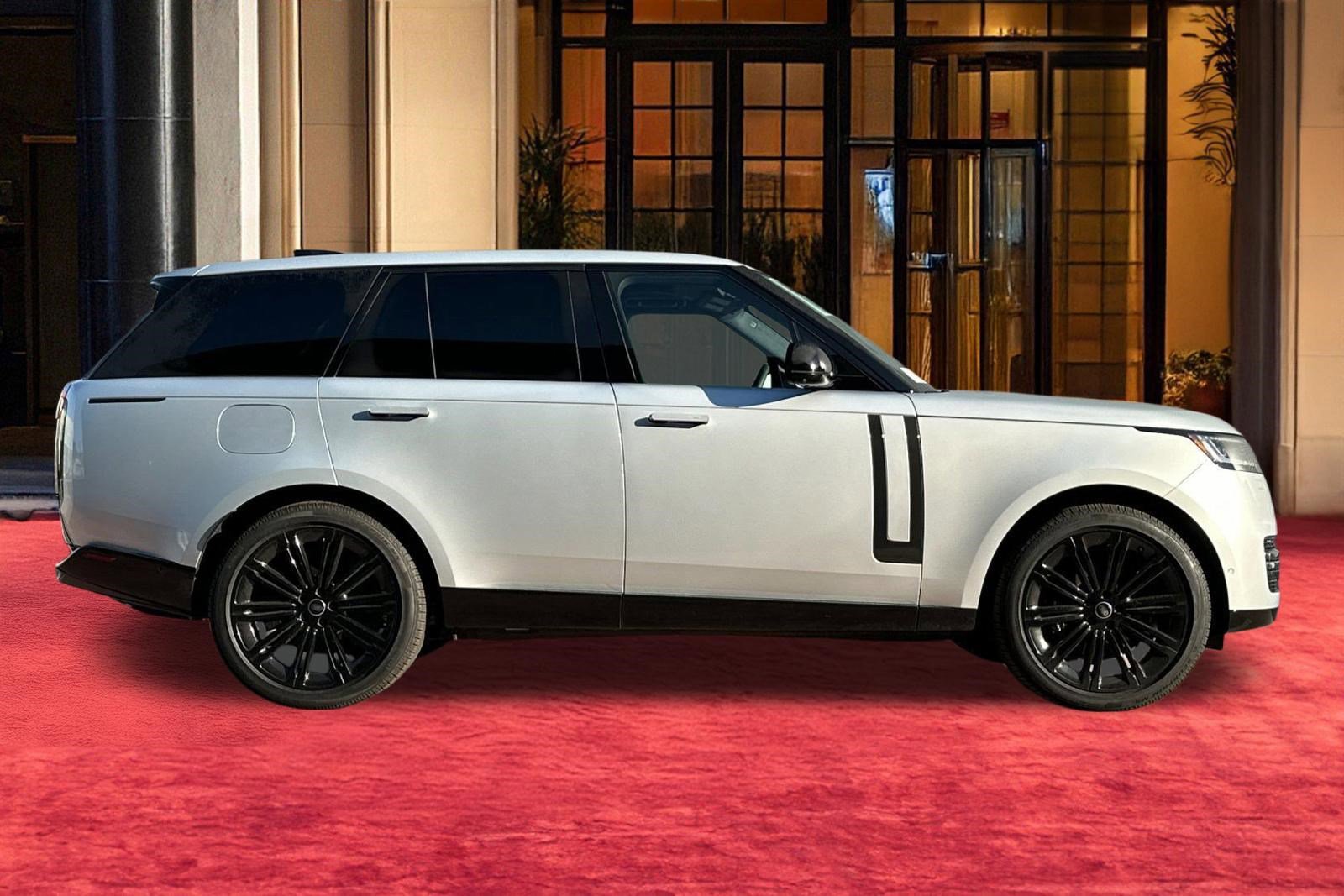 Used 2025 Land Rover Range Rover SE AWD/4WD image 7