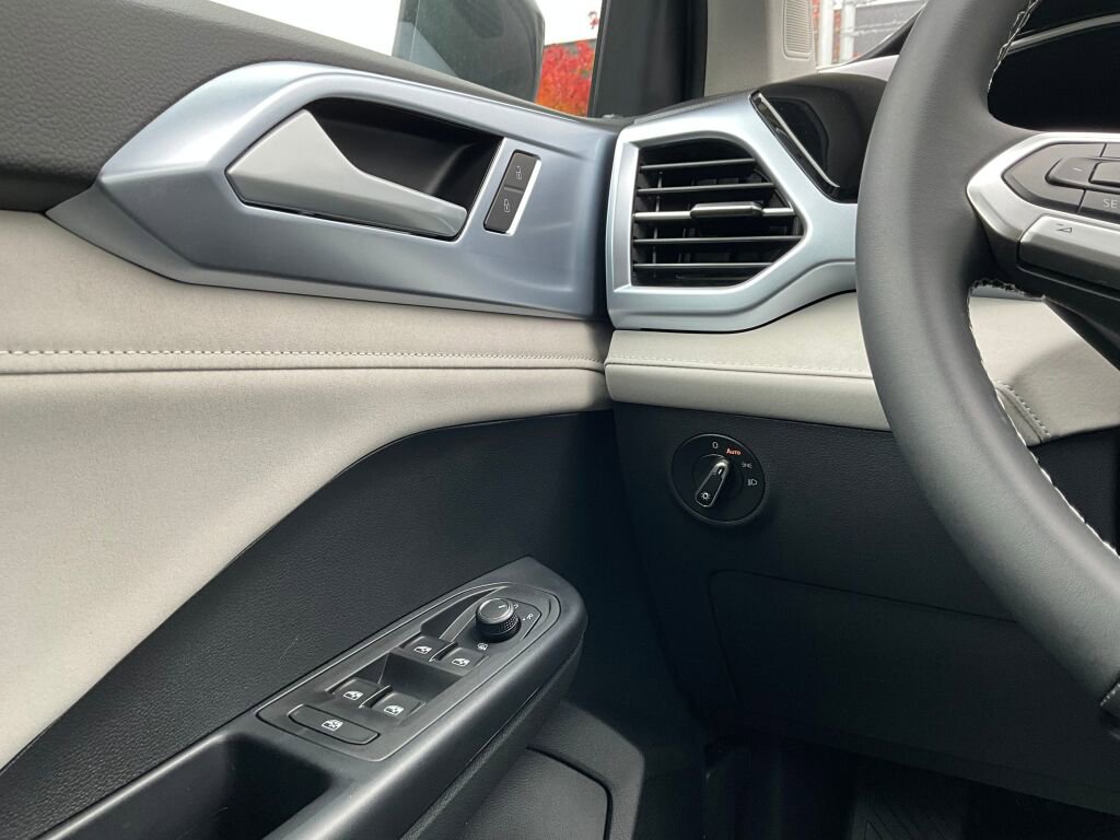 New 2025 Volkswagen Taos SE image 23
