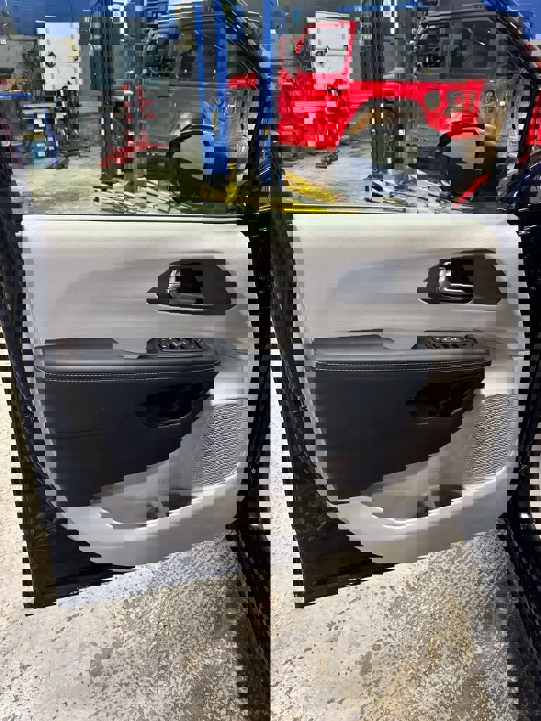 Used 2024 Chrysler Voyager LX image 12