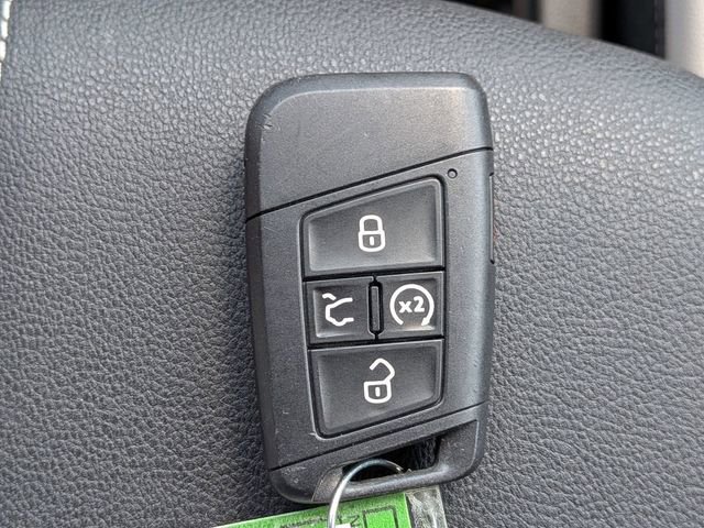 Used 2025 Volkswagen Taos SE FWD image 24