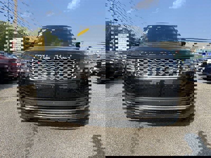 Used 2018 Land Rover Range Rover Supercharged image 2