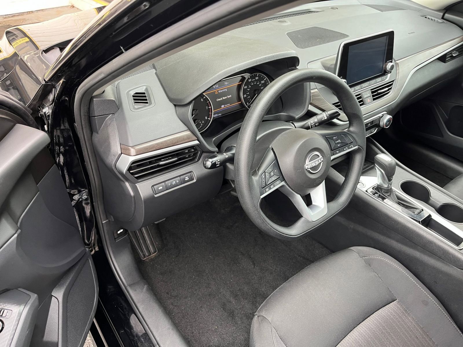 Used 2025 Nissan Altima 2.5 SV image 35