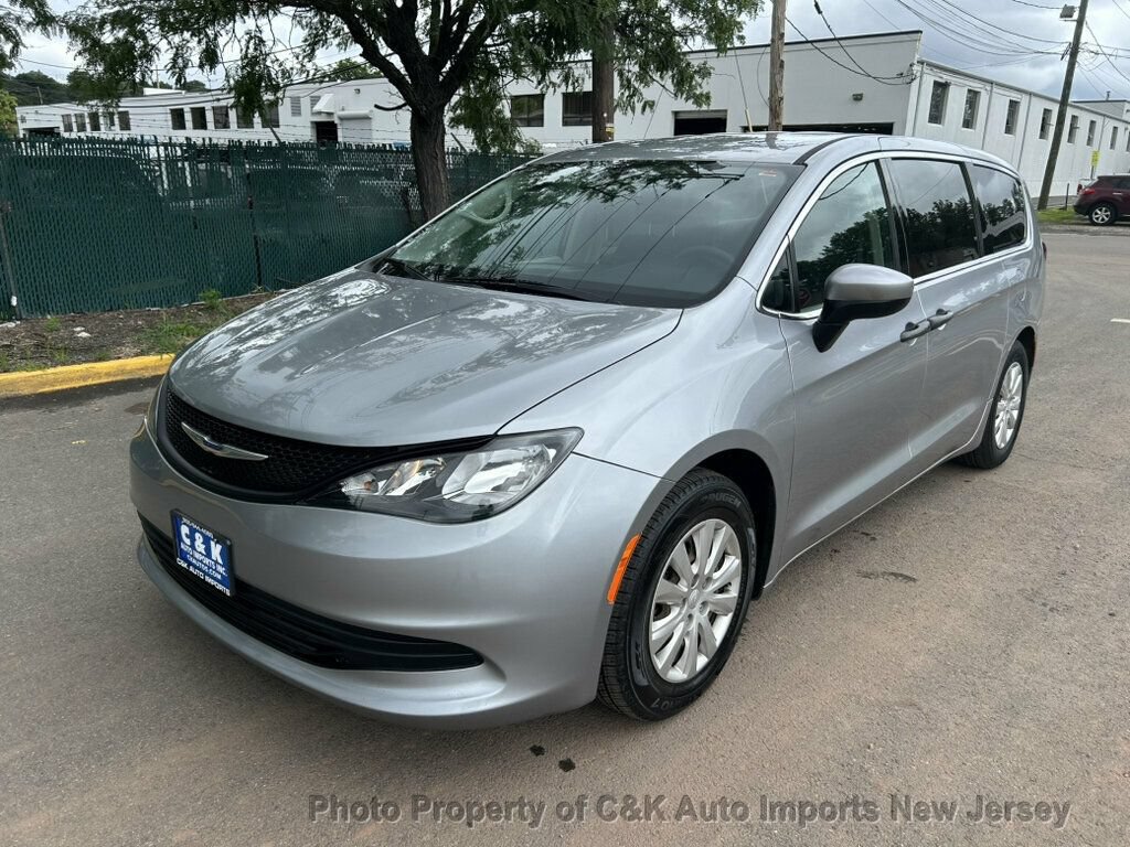 Used 2020 Chrysler Voyager L FWD image 2