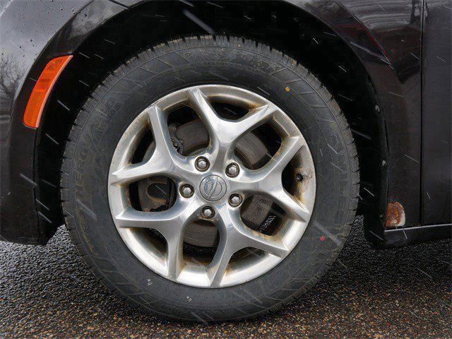 Used 2017 Chrysler Pacifica Limited image 9