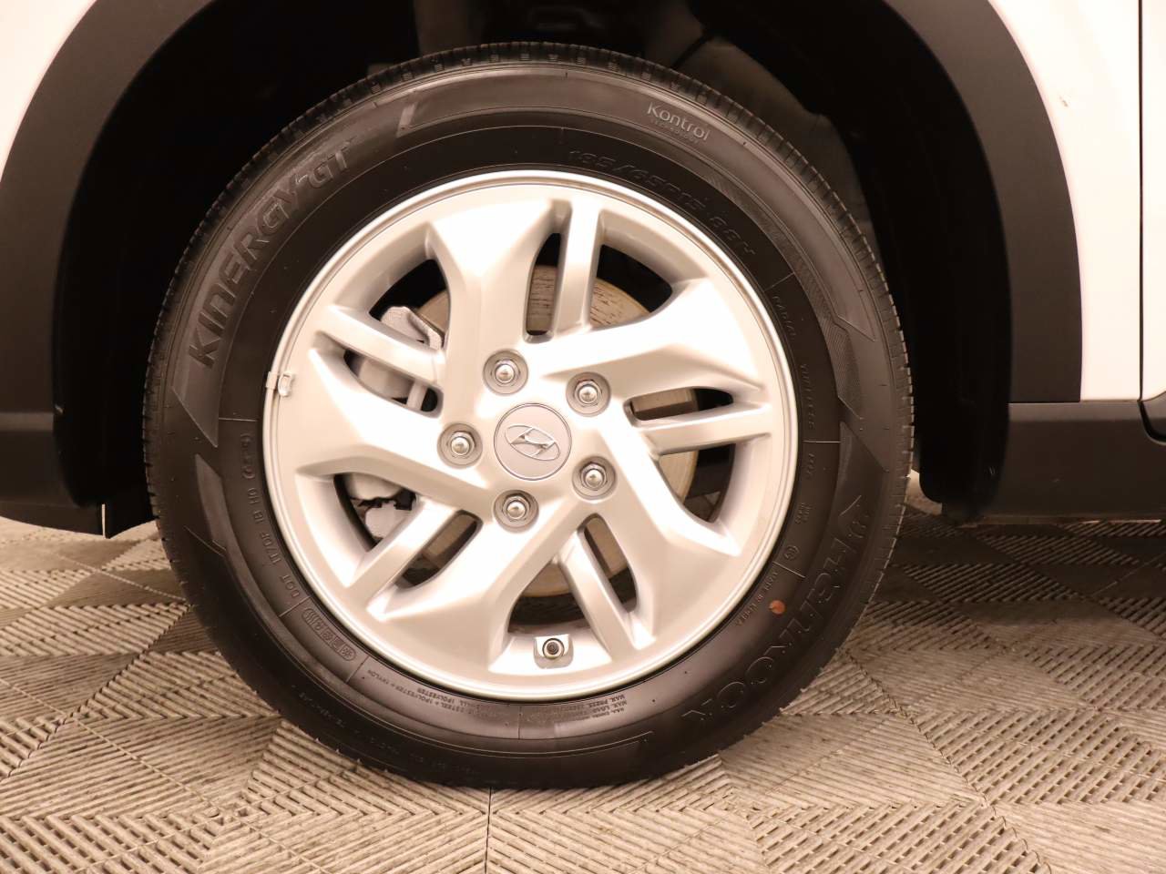 Used 2025 Hyundai Venue SE image 7