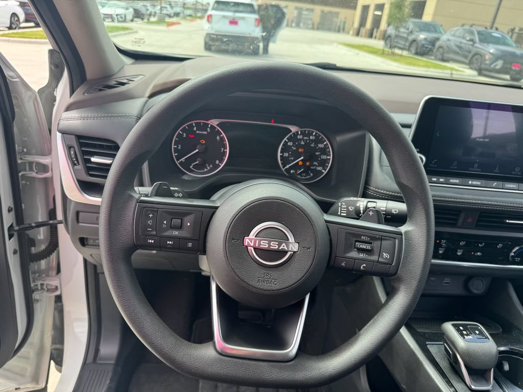 Used 2023 Nissan Rogue S AWD/4WD image 16