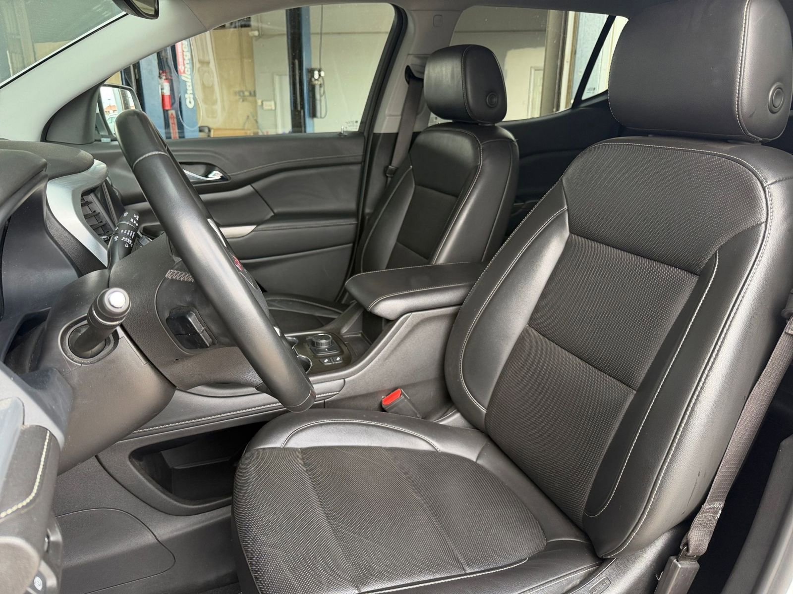 Used 2023 GMC Acadia SLT FWD image 39