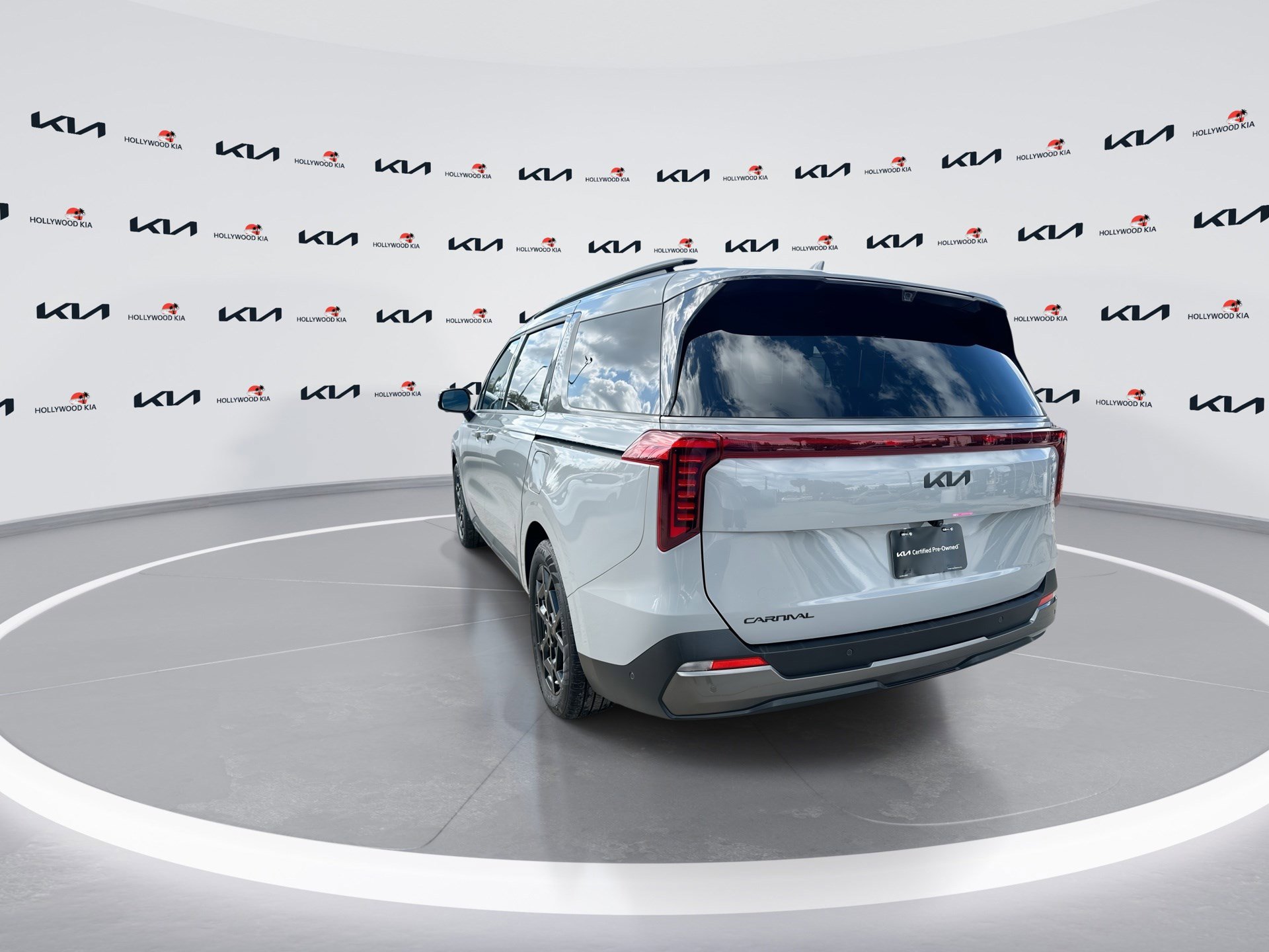 Used 2025 Kia Carnival SX Prestige image 6