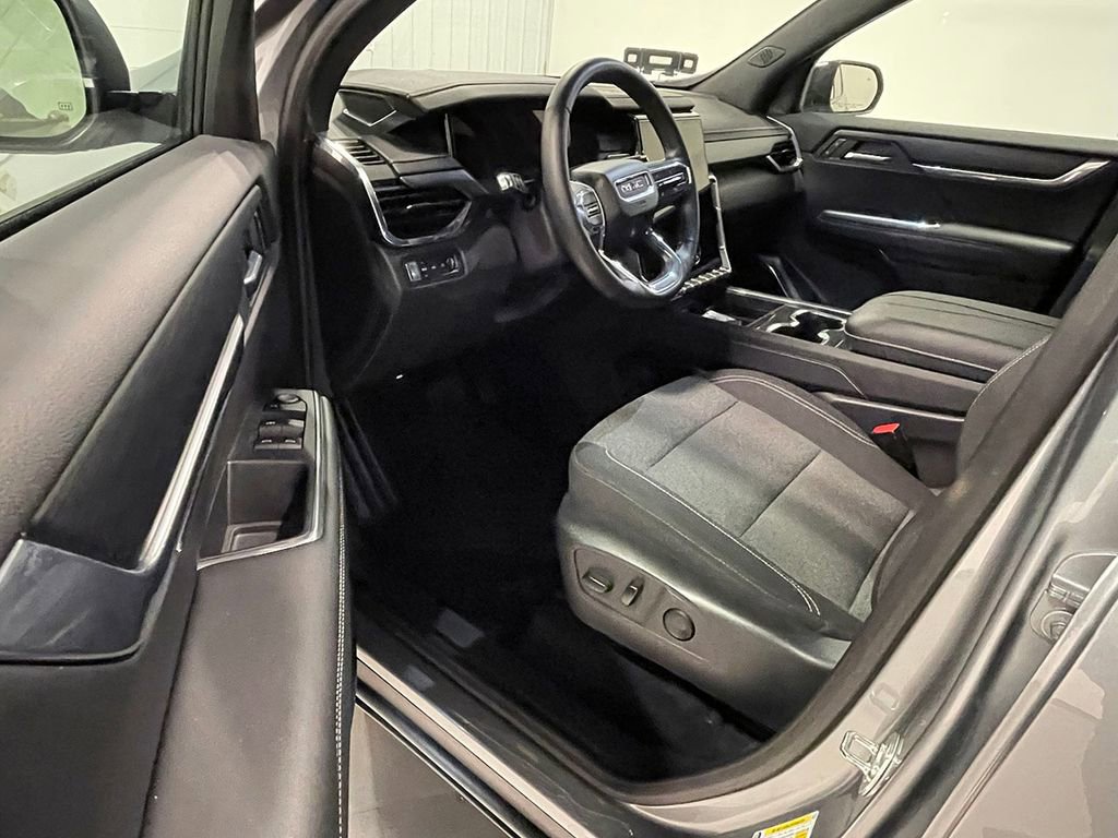 Used 2025 GMC Acadia Elevation image 18