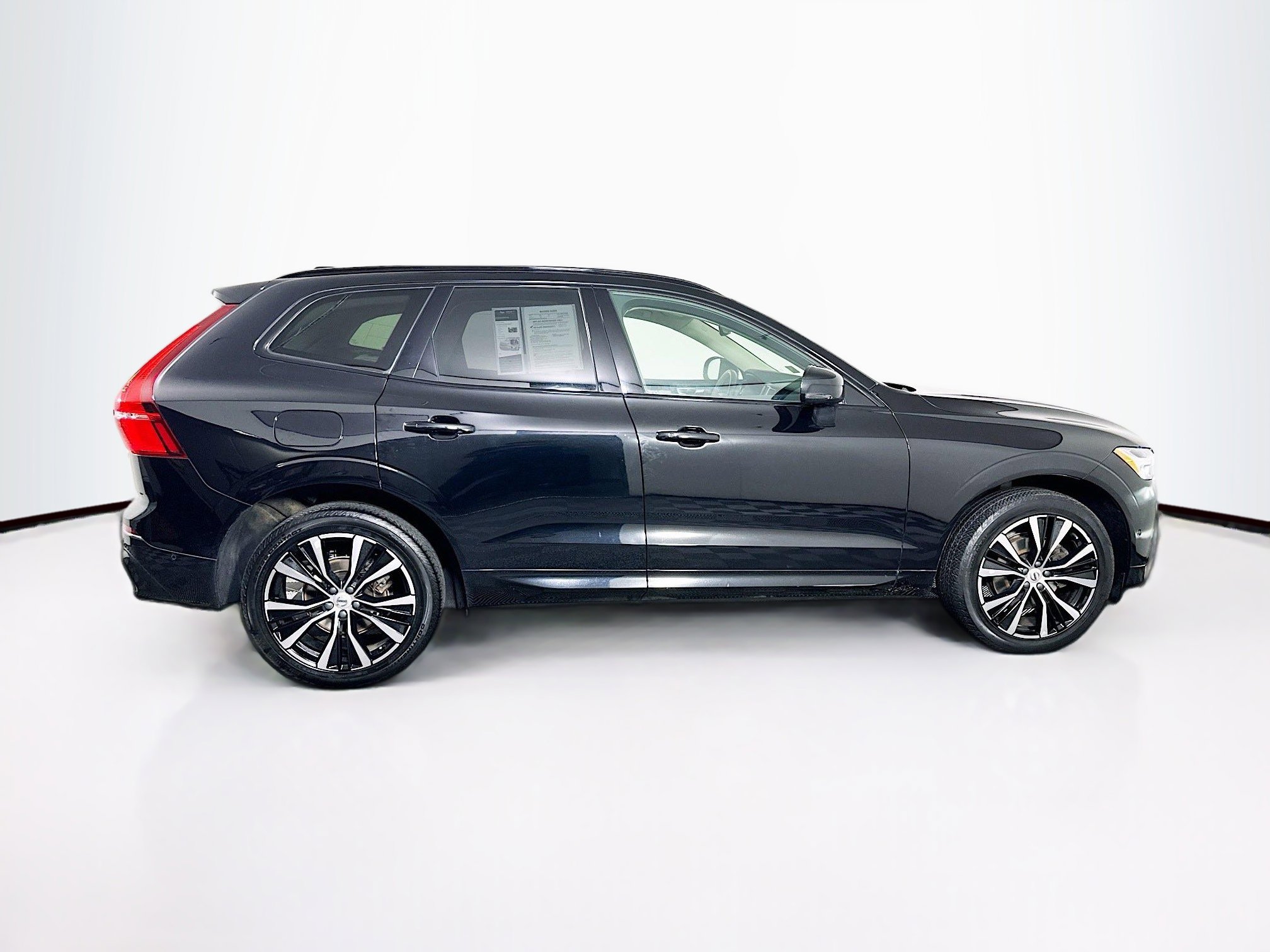 Used 2023 Volvo XC60 B5 Plus w/ Climate Package image 10