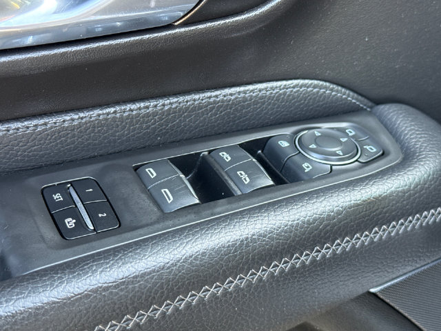 Used 2023 GMC Yukon XL Denali AWD/4WD image 22