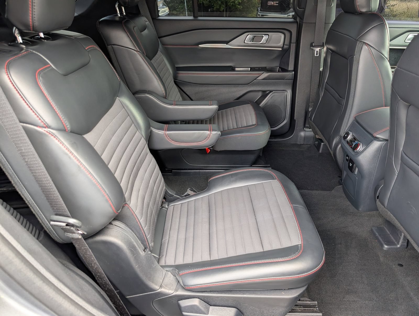 Used 2025 Ford Explorer ST-Line w/ Premium Package RWD image 28