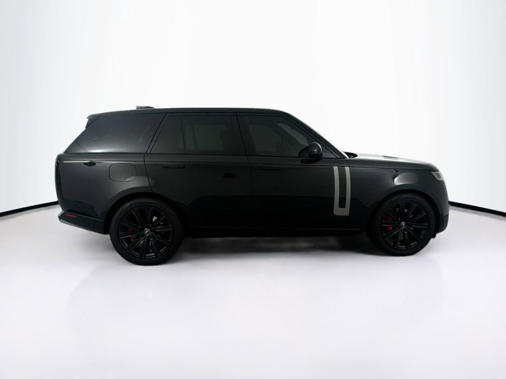 Used 2023 Land Rover Range Rover SE image 4