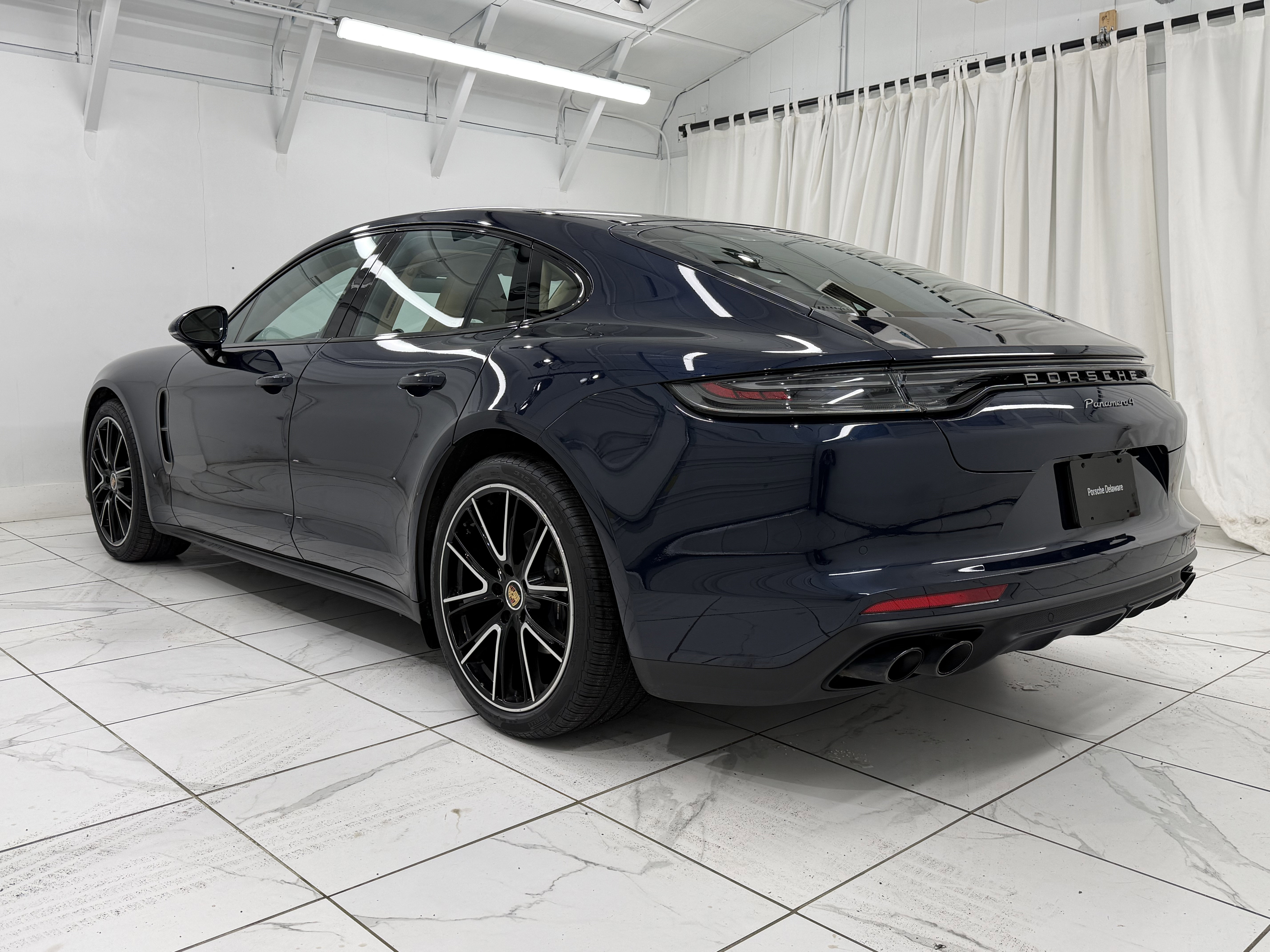 Certified 2023 Porsche Panamera 4 Platinum Edition image 3