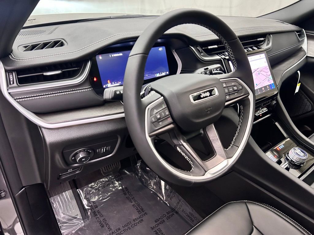 New 2025 Jeep Grand Cherokee Limited image 11