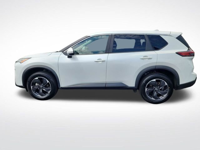 Used 2024 Nissan Rogue SV image 2