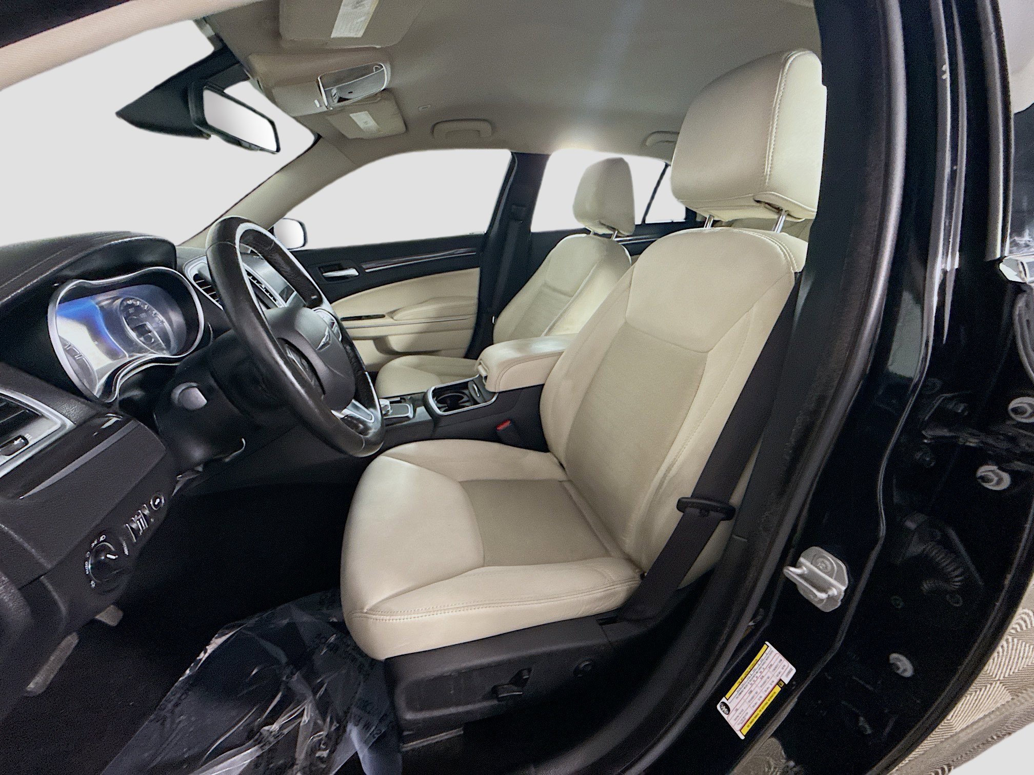 Used 2020 Chrysler 300 Touring image 22