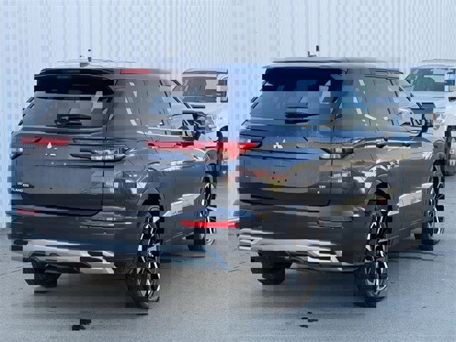 Used 2024 Mitsubishi Outlander SE image 4