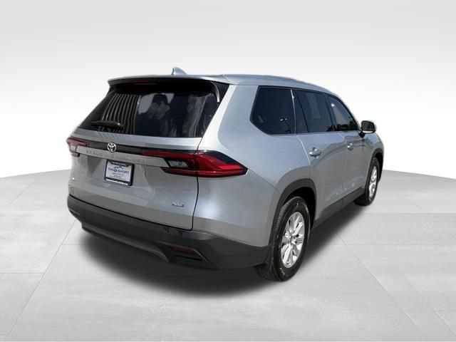 Used 2024 Toyota Grand Highlander AWD image 2