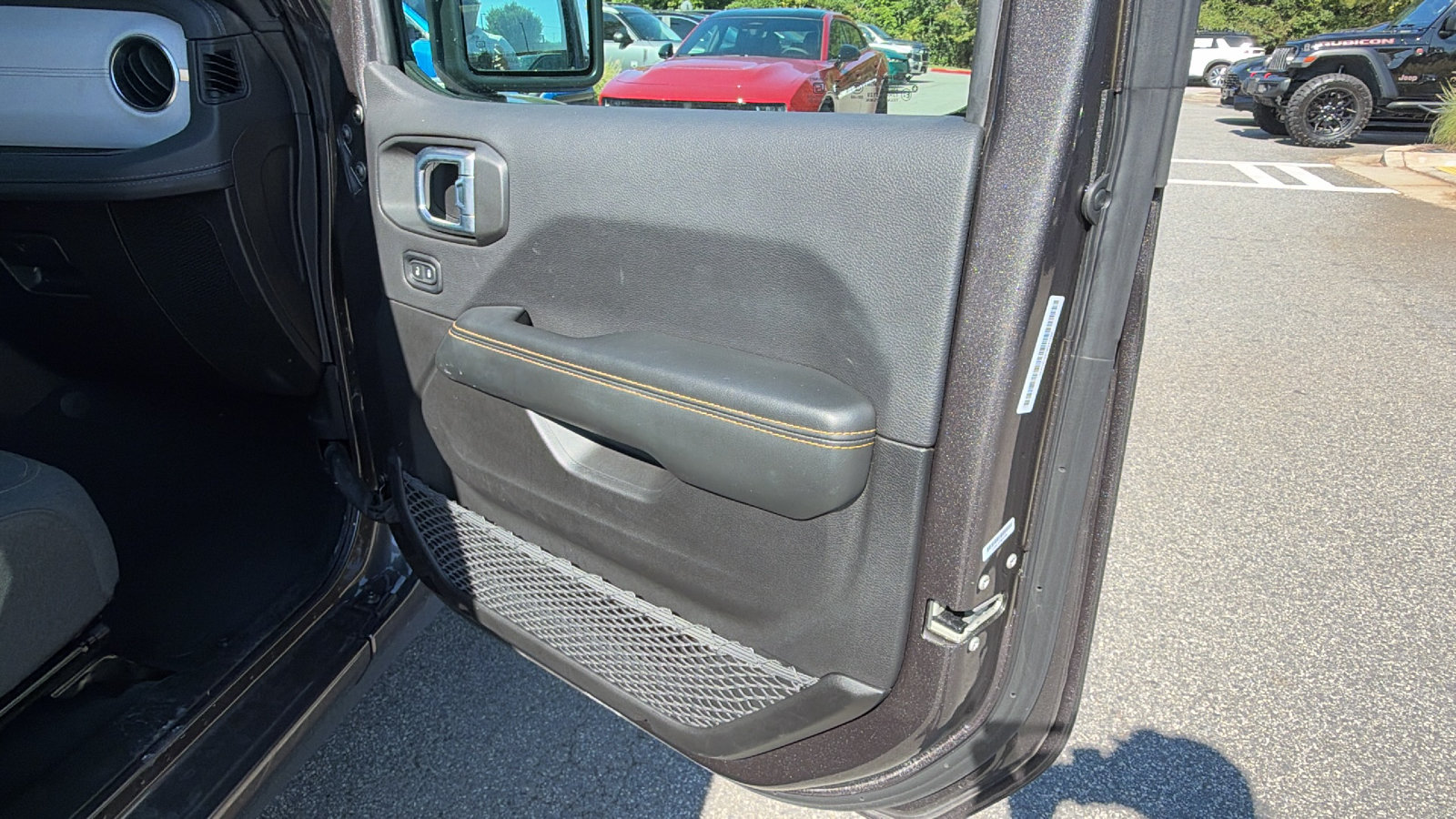 Used 2026 Jeep Wrangler Unlimited Sahara AWD/4WD image 18