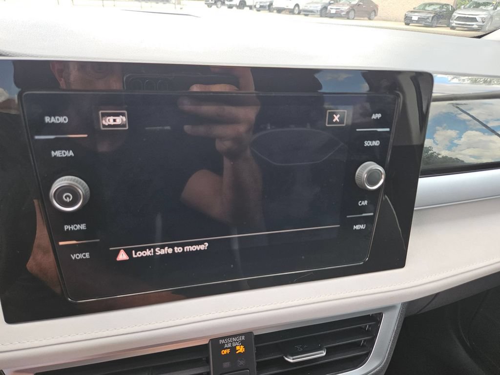 Used 2025 Volkswagen Taos SE FWD image 22