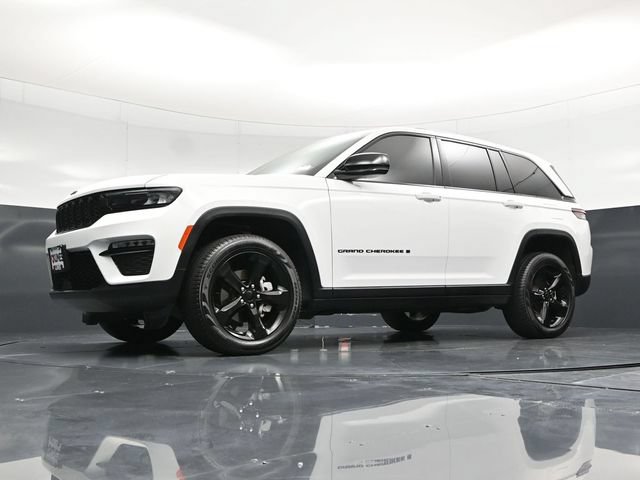 Used 2025 Jeep Grand Cherokee Limited w/ Black Appearance Package AWD/4WD image 65