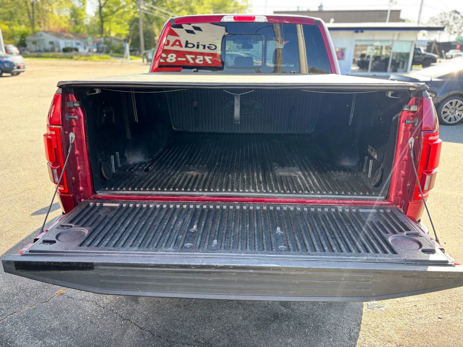 Used 2015 Ford F150 Lariat w/ Equipment Group 502A Luxury AWD/4WD image 5