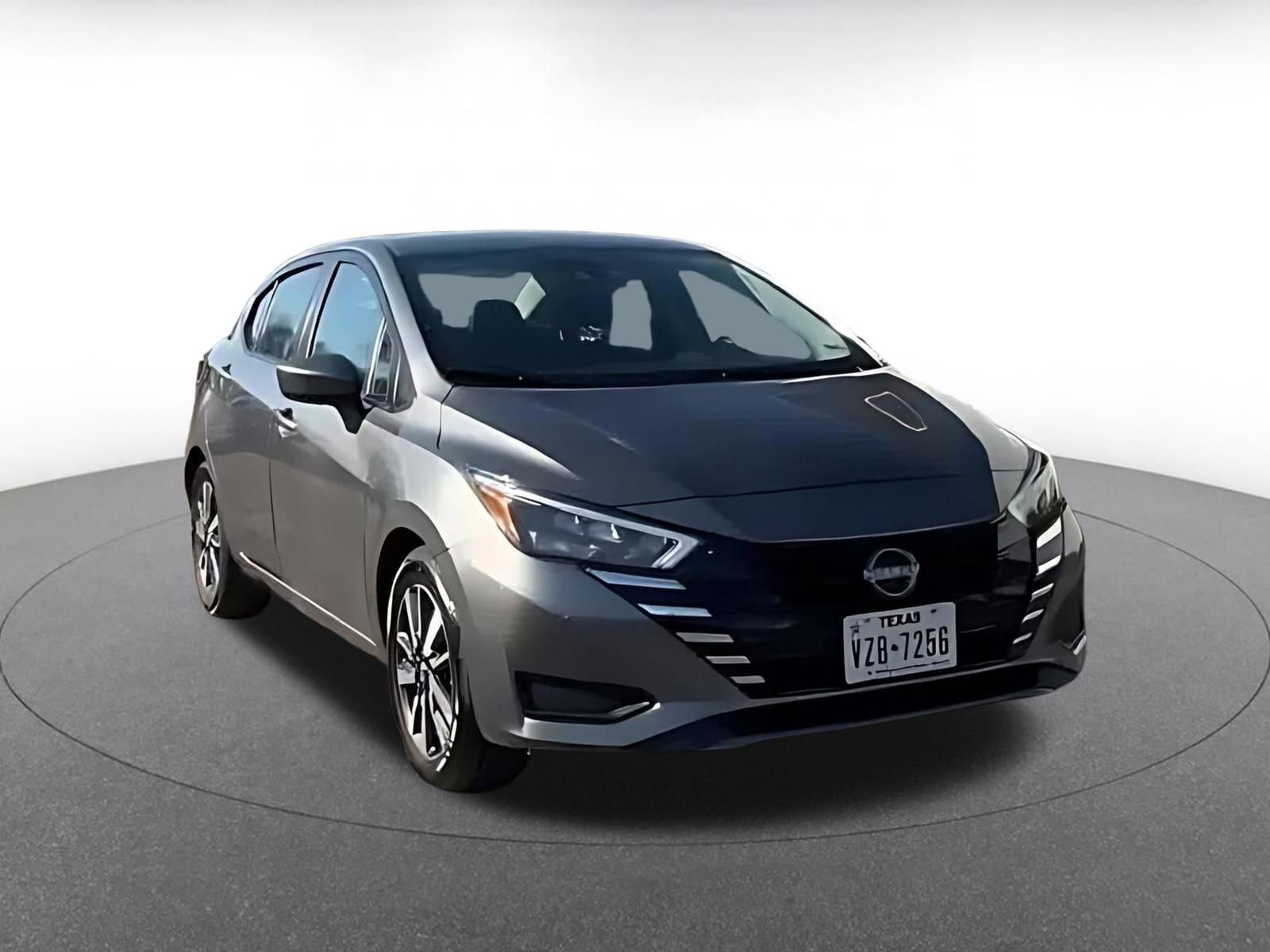 Used 2025 Nissan Versa SV image 3