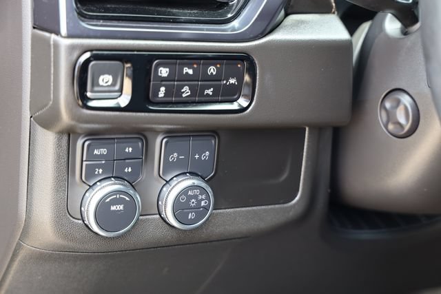 Used 2025 GMC Yukon AT4 AWD/4WD image 28