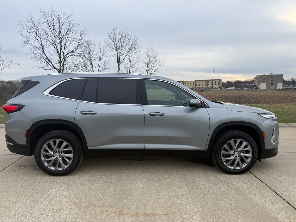 Used 2025 Buick Enclave Preferred image 2