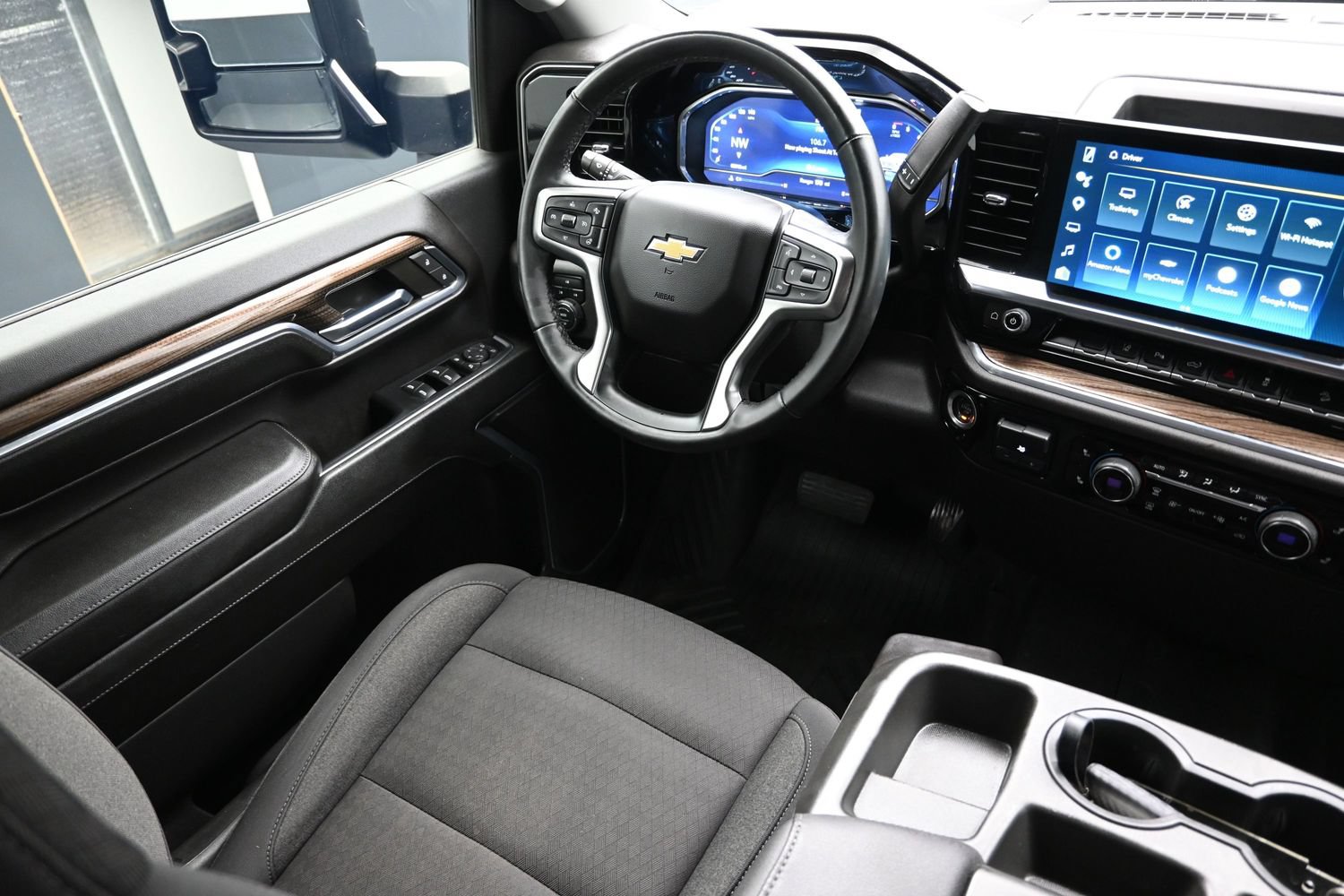 Used 2024 Chevrolet Silverado 2500 LT AWD/4WD image 24