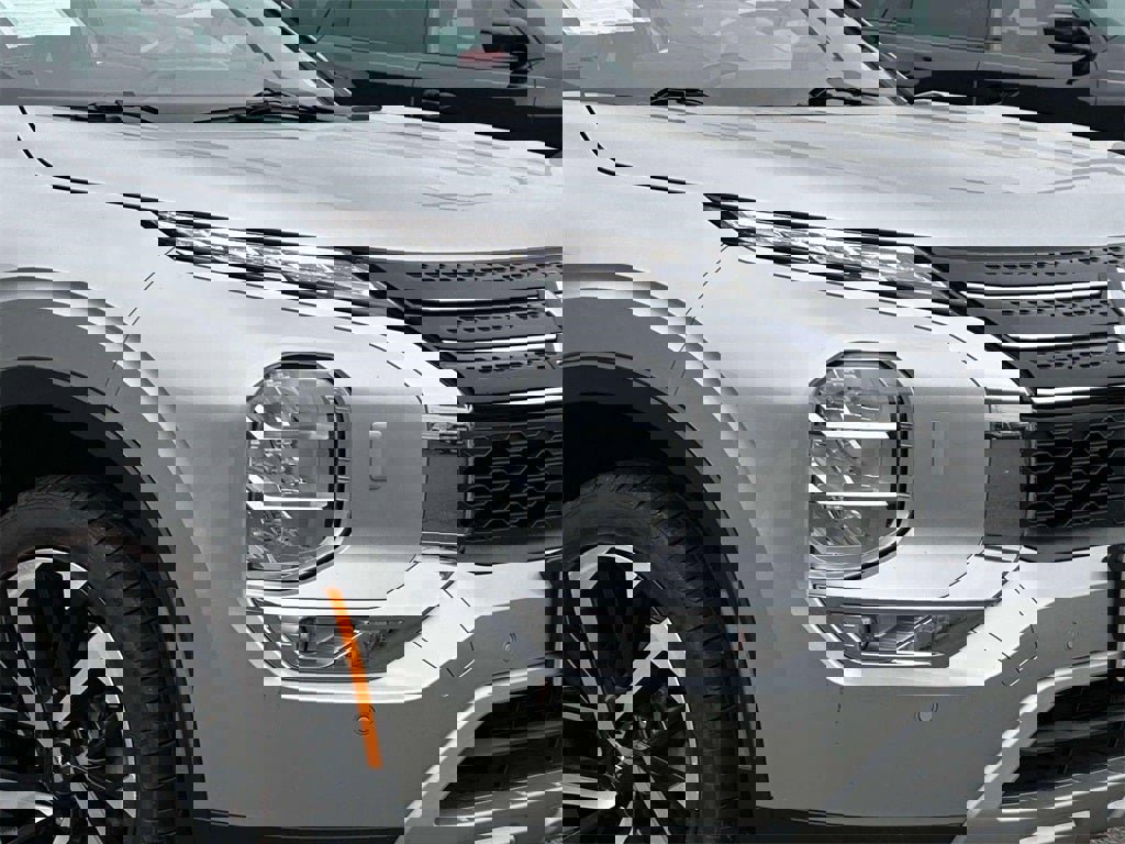 Used 2023 Mitsubishi Outlander SE image 8