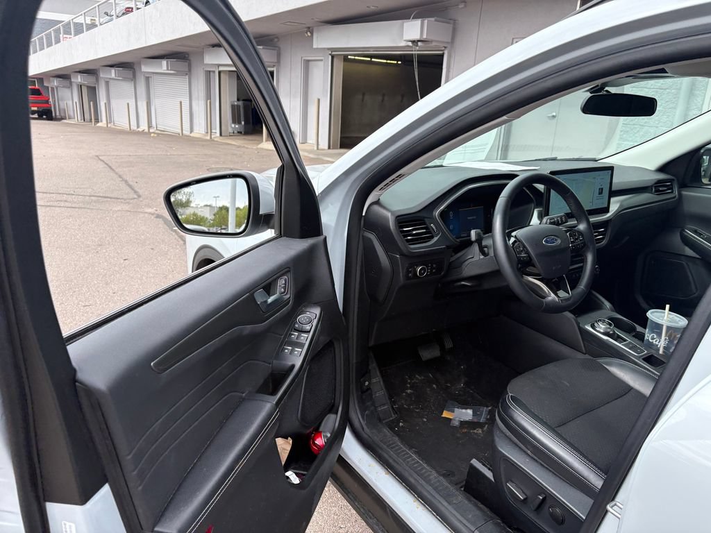 Used 2025 Ford Escape SE FWD image 15