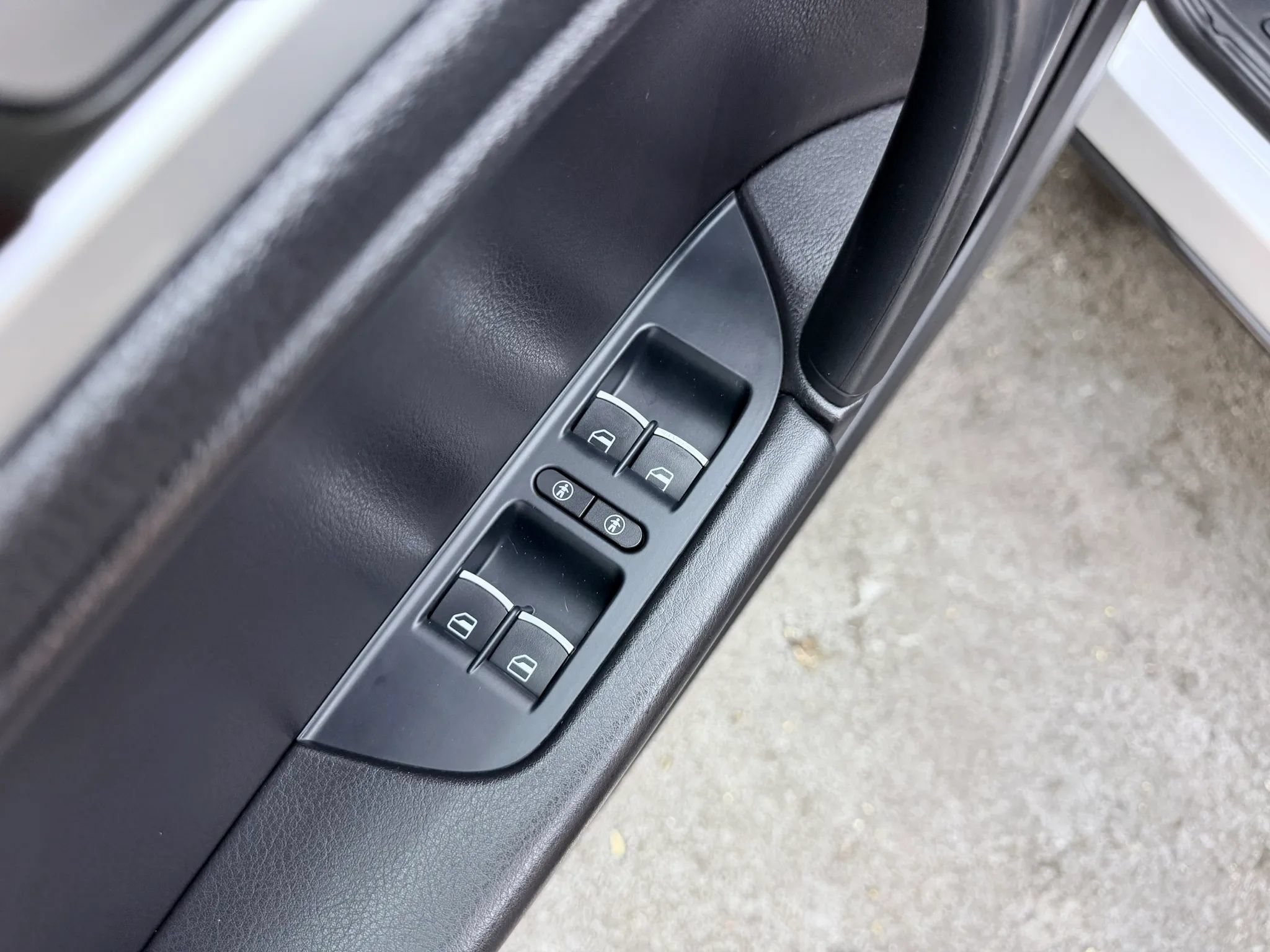 Used 2013 Volkswagen Touareg Executive AWD/4WD image 15