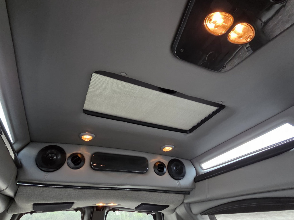 Used 2021 Chevrolet Express 2500 LS w/ Enhanced Convenience Package RWD image 4