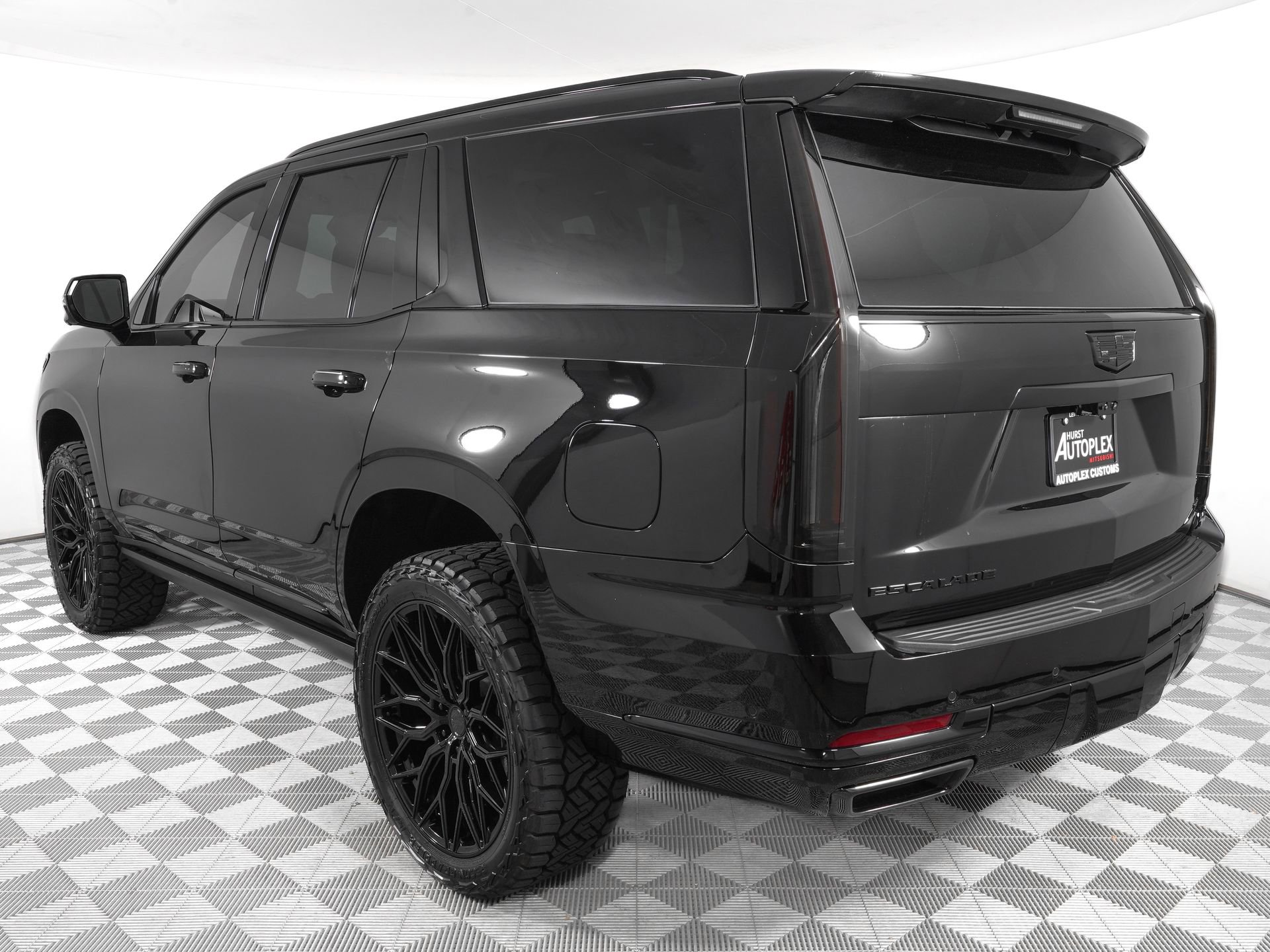 Used 2026 Cadillac Escalade Platinum Sport w/ LPO, Floor Liner Package AWD/4WD image 8