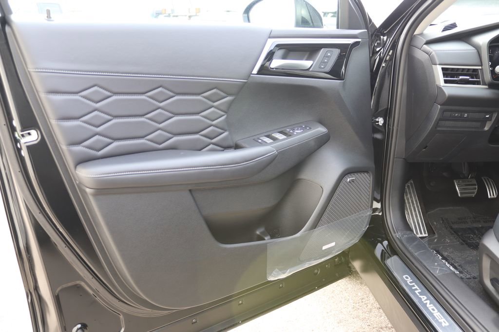 New 2026 Mitsubishi Outlander SEL image 11