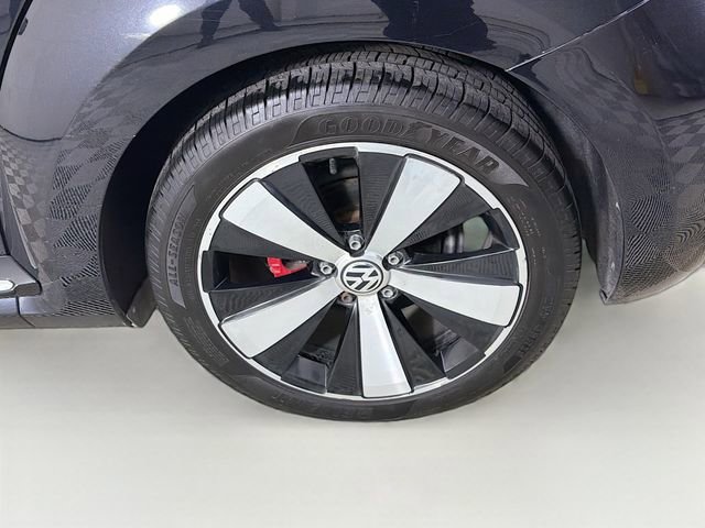 Used 2013 Volkswagen Beetle 2.0T image 28