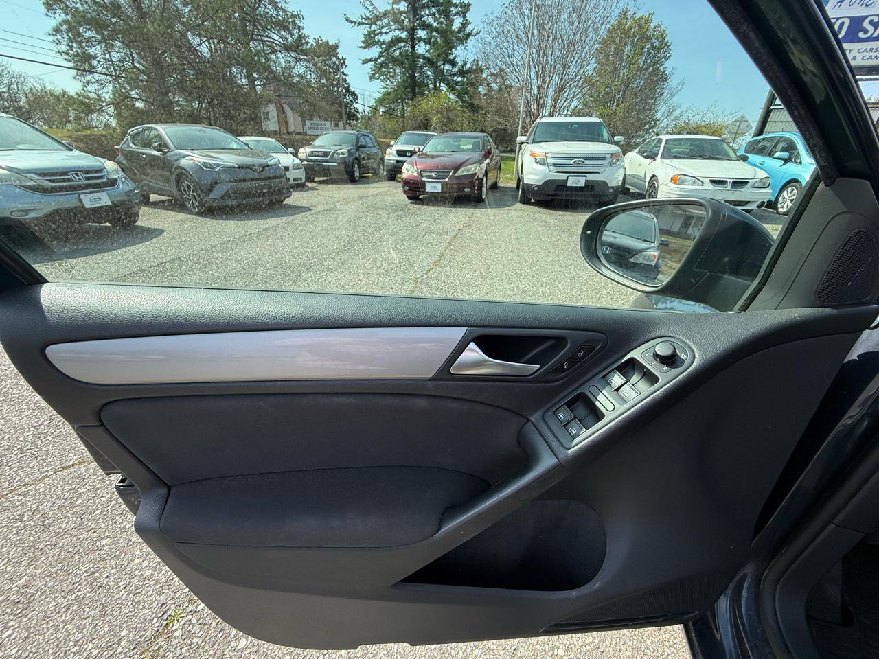 Used 2013 Volkswagen Golf 4-Door image 13