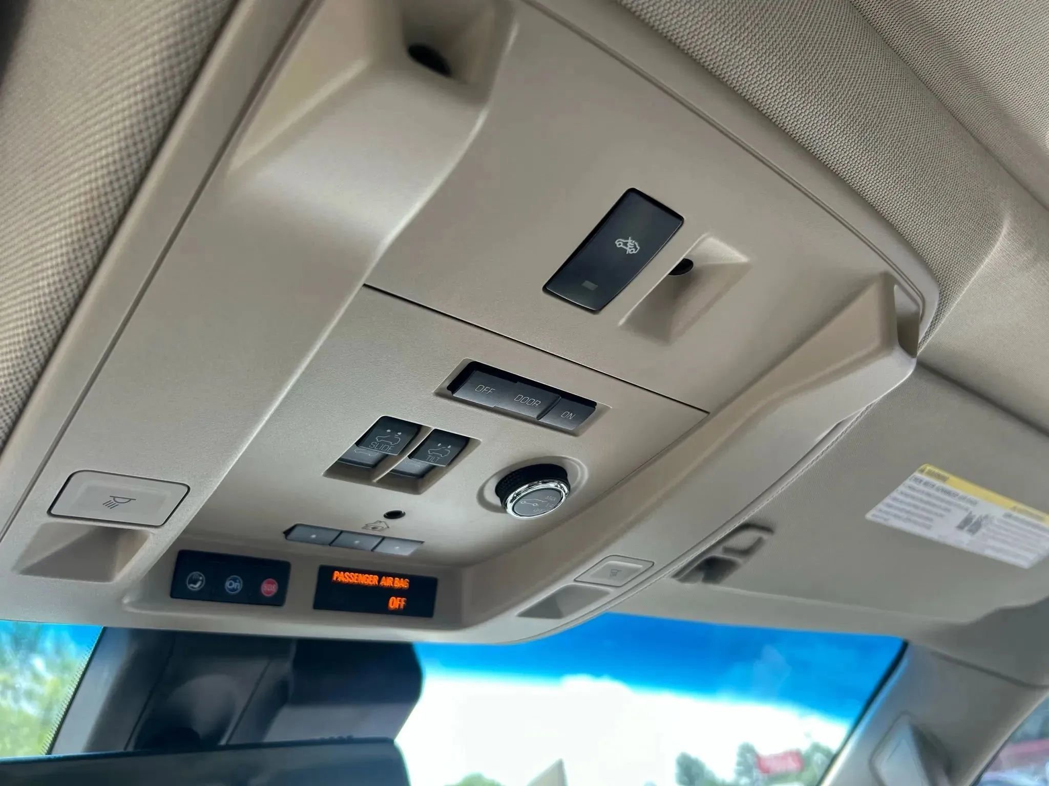 Used 2017 Cadillac Escalade ESV Premium Luxury image 29