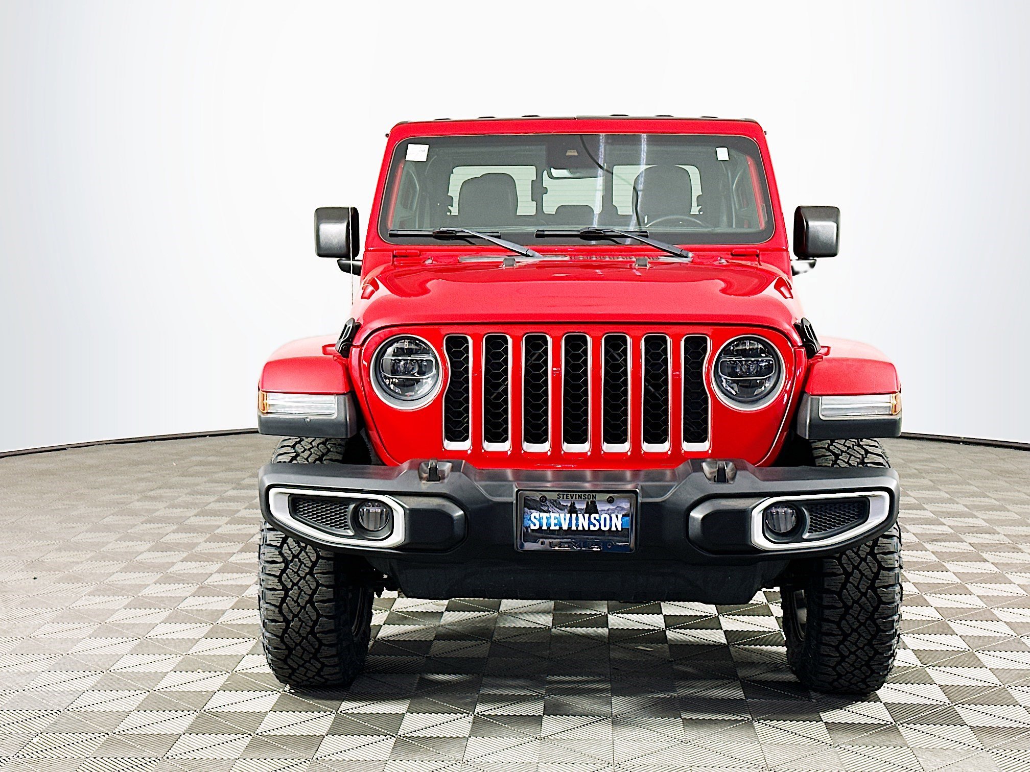 Used 2020 Jeep Gladiator Overland image 2