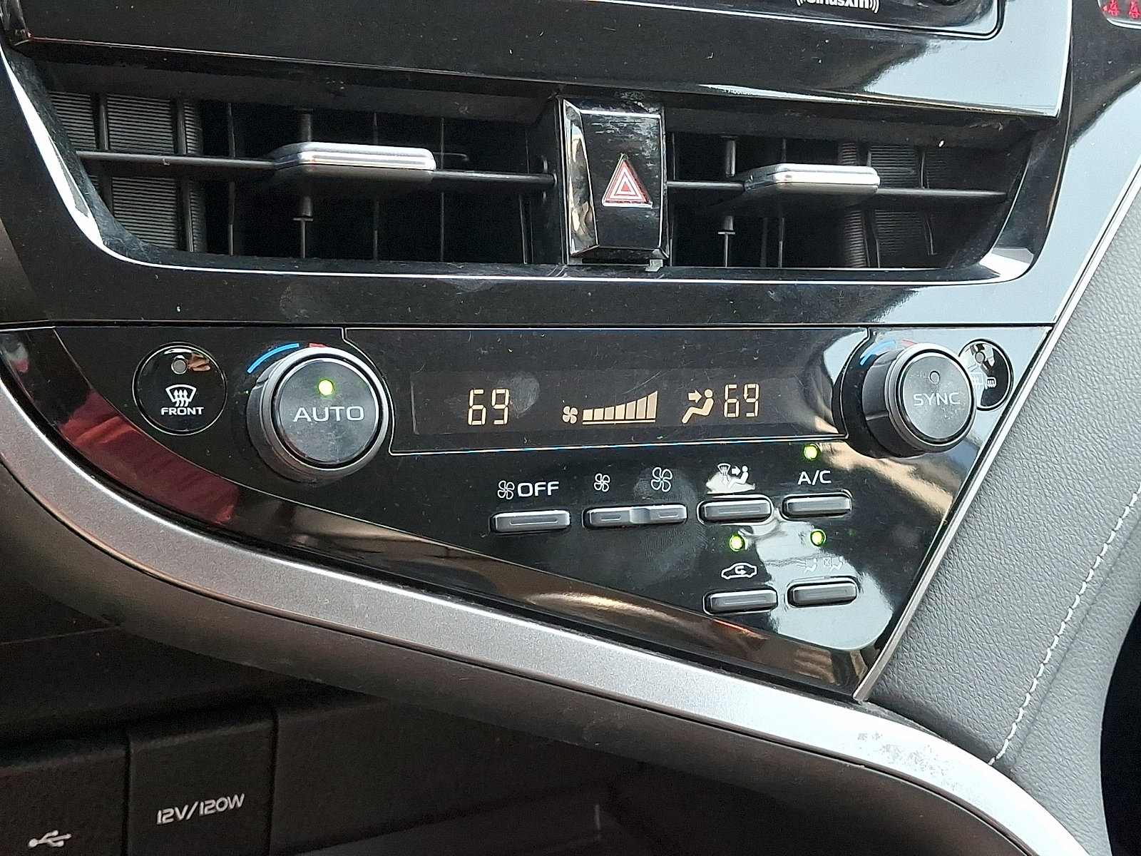 Used 2021 Toyota Camry SE FWD image 17