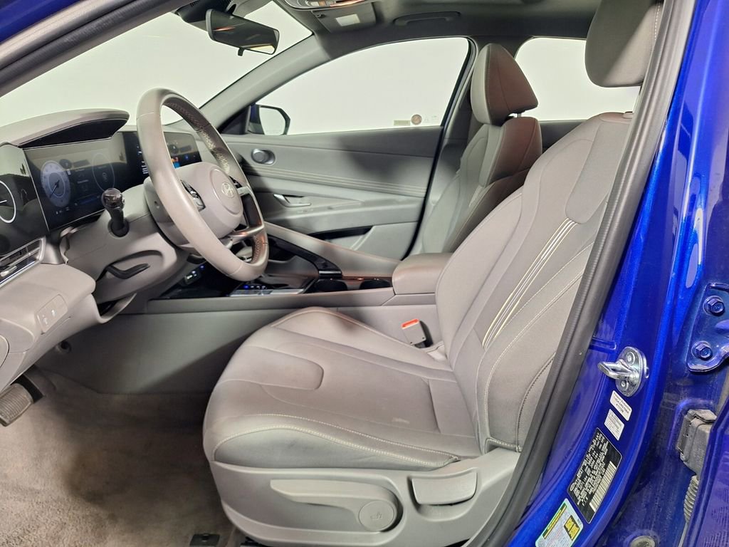 Used 2025 Hyundai Elantra SEL FWD image 12