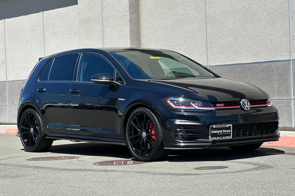 Used 2018 Volkswagen GTI SE FWD image 2