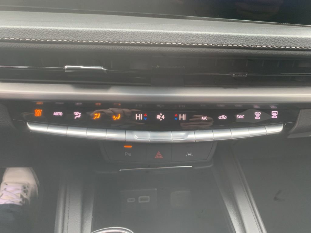 Used 2024 Cadillac XT4 Premium Luxury image 23