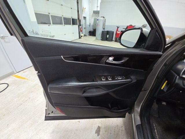 Used 2016 Kia Sorento EX w/ EX Touring Package image 20